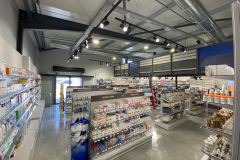 agencement-de-pharmacie-des-banquets-mobilier-metallique